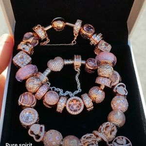 Meet your Posher, Mercedes